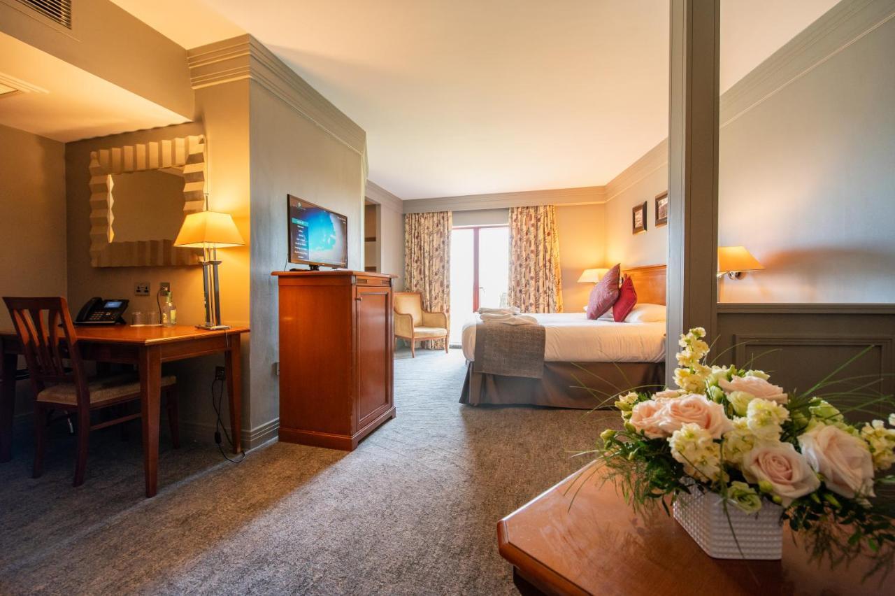 Bryn Meadows Golf, Hotel & Spa แบล็ควูด ภายนอก รูปภาพ