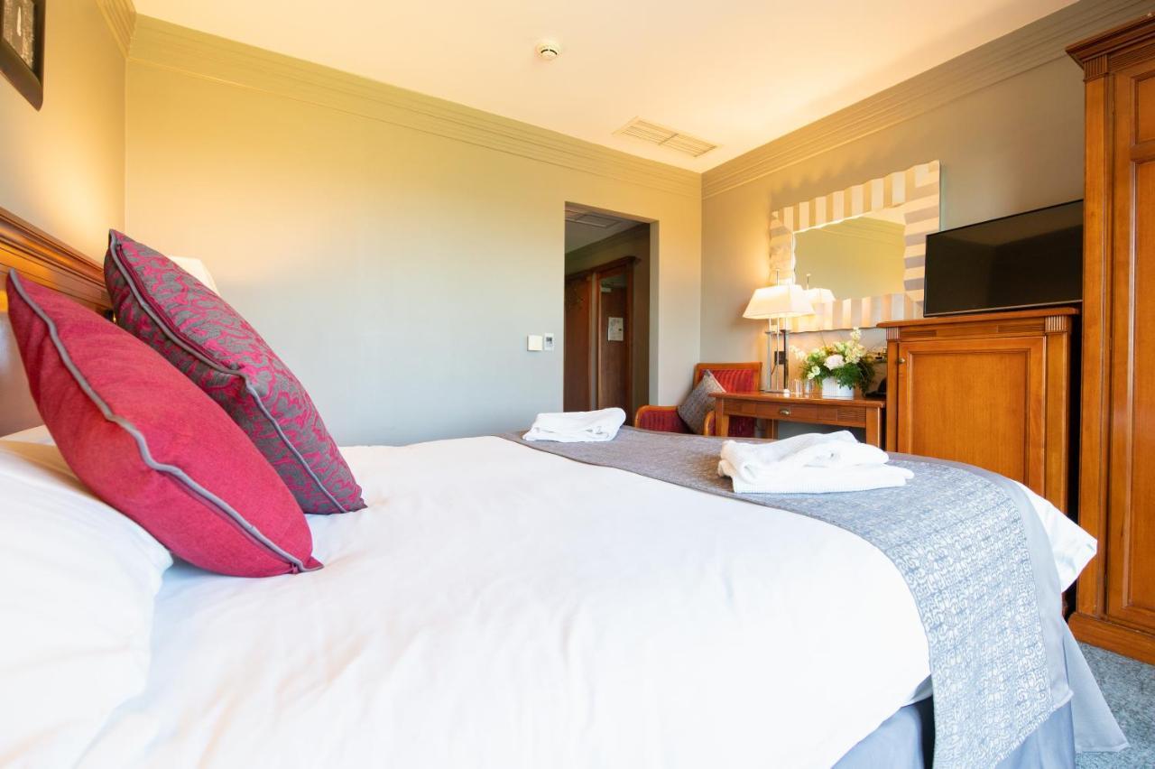 Bryn Meadows Golf, Hotel & Spa แบล็ควูด ภายนอก รูปภาพ
