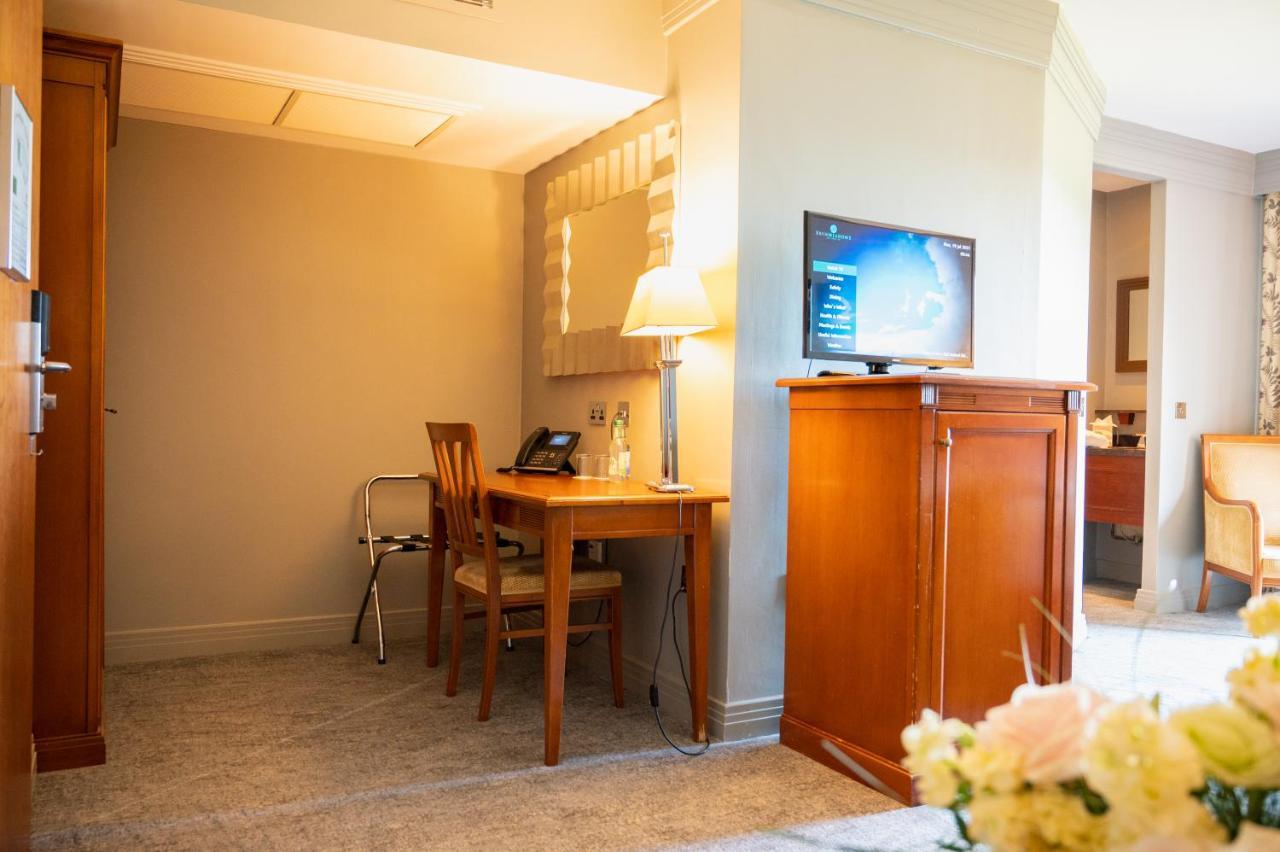 Bryn Meadows Golf, Hotel & Spa แบล็ควูด ภายนอก รูปภาพ
