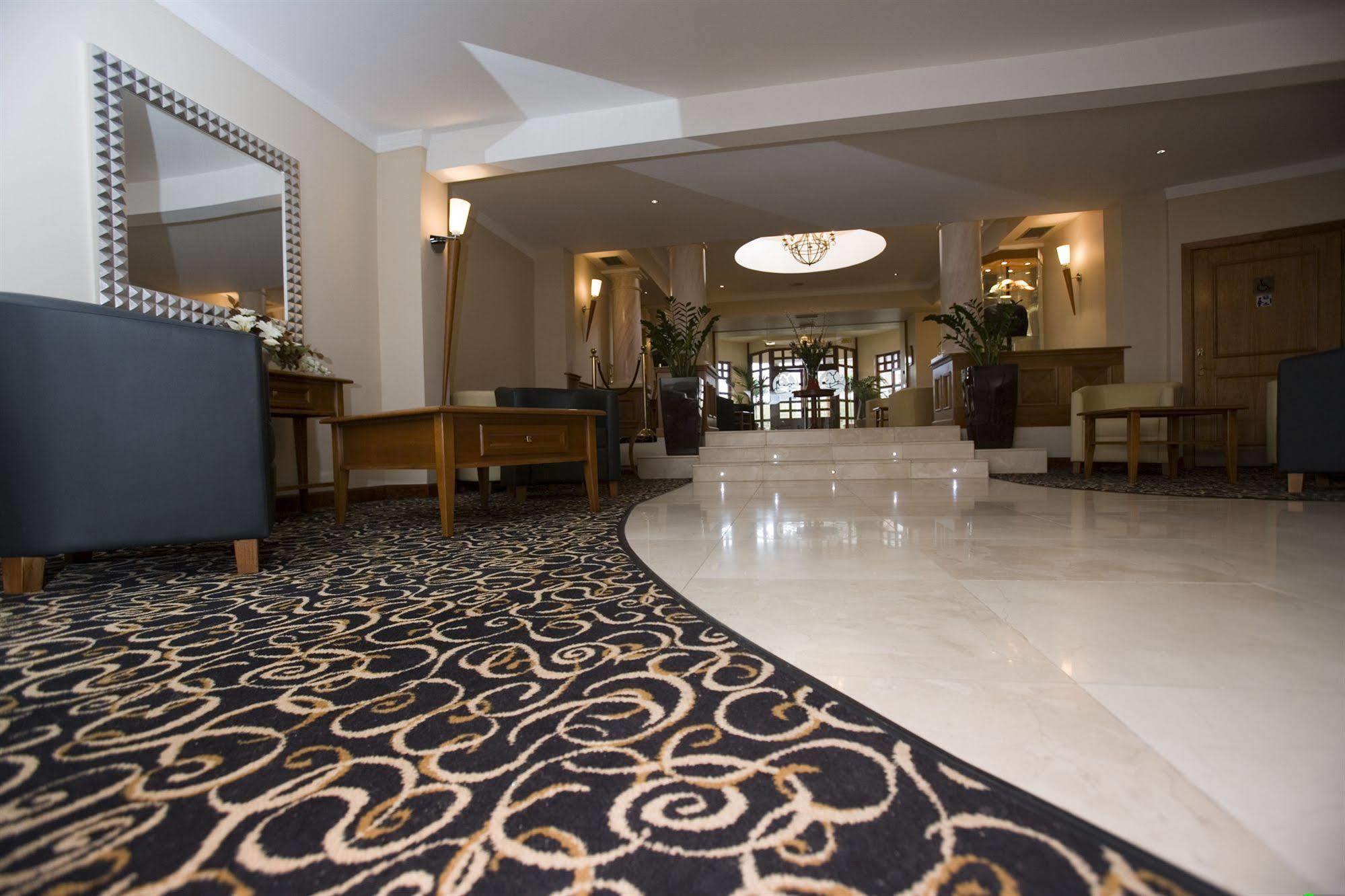 Bryn Meadows Golf, Hotel & Spa แบล็ควูด ภายนอก รูปภาพ