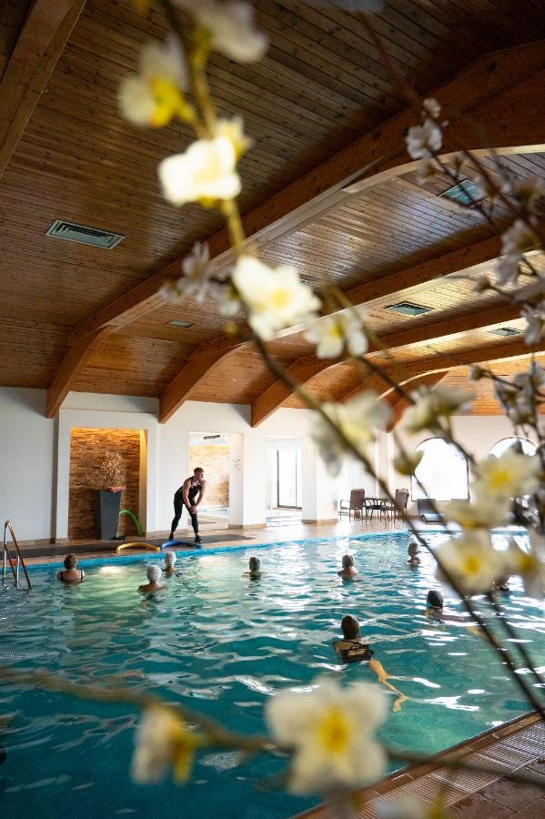 Bryn Meadows Golf, Hotel & Spa แบล็ควูด ภายนอก รูปภาพ