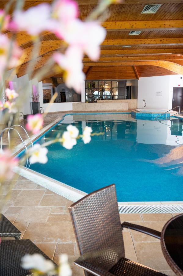 Bryn Meadows Golf, Hotel & Spa แบล็ควูด ภายนอก รูปภาพ